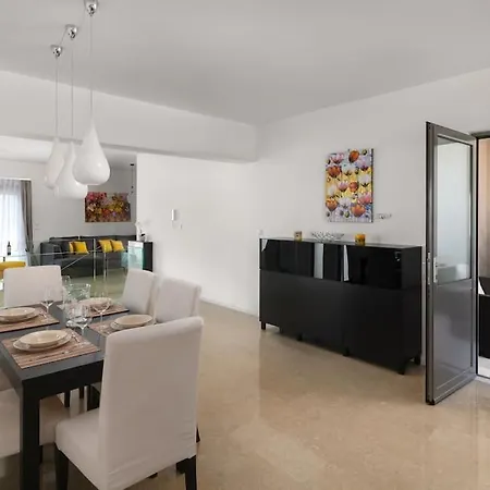 Apartmán Luxurious And Modern House Near Town And Asgourou