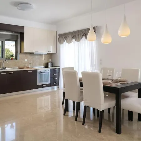Luxurious And Modern House Near Town And Apartment Asgourou