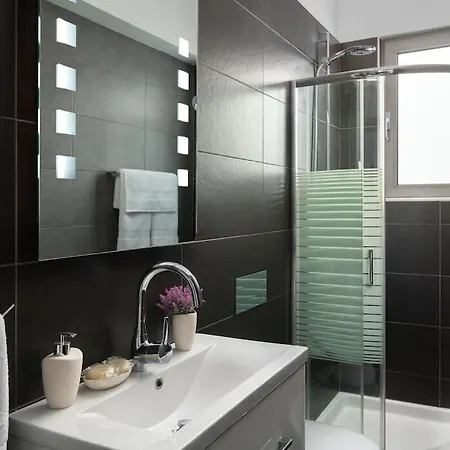 Luxurious And Modern House Near Town And * Asgourou