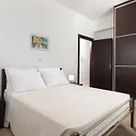 Apartment Luxurious And Modern House Near Town And